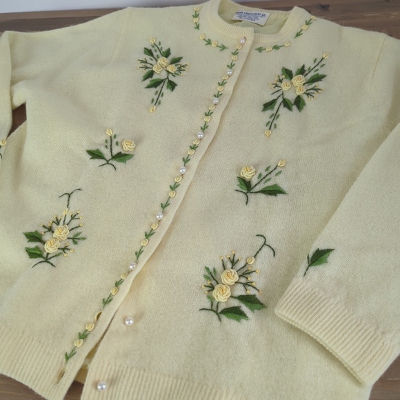 Vintage Yellow Flower Embroidered Sweater - Picture 4 of 12